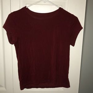 cropped maroon t-shirt